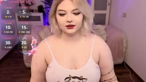 Snapshot of lovely_leilla chatting on January 19, 11:21 pm lovely_leilla online show from January 19, 11:21 pm