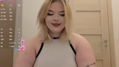 Snapshot of lovely_leilla chatting on October 19, 7:27 pm lovely_leilla online show from October 19, 7:27 pm