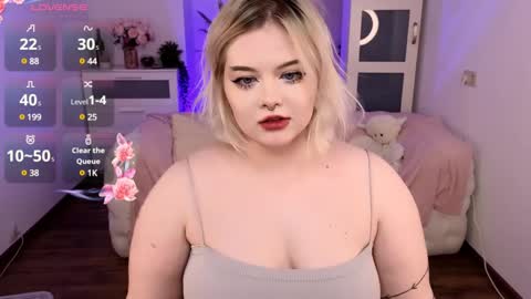 Snapshot of lovely_leilla chatting on January 23, 8:36 am lovely_leilla online show from January 23, 8:36 am