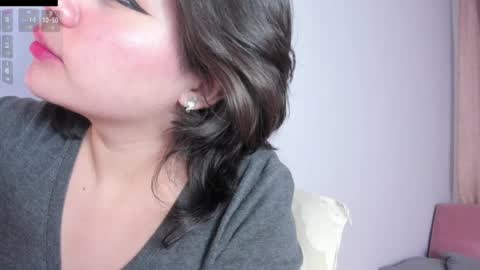 Snapshot of lovely_paris_01 chatting on January 28, 5:43 am Paris Rose online show from January 28, 5:43 am