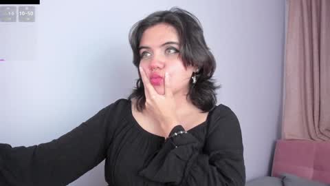 Snapshot of lovely_paris_01 chatting on January 26, 6:28 am Paris Rose online show from January 26, 6:28 am