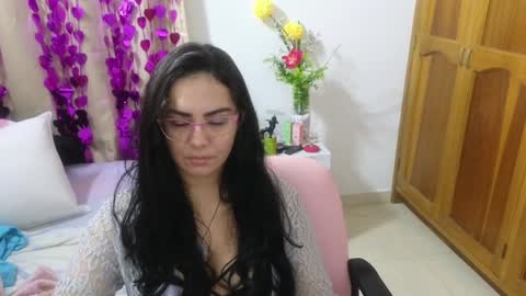 Snapshot of lovely_trix_ chatting on December 16, 11:44 am Trix online show from December 16, 11:44 am