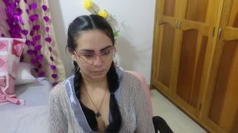 Snapshot of lovely_trix_ chatting on December 22, 11:44 am Trix online show from December 22, 11:44 am