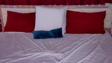 Caroline online show from November 8, 2:27 am