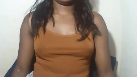 lovelylarra online show from January 31, 7:23 pm