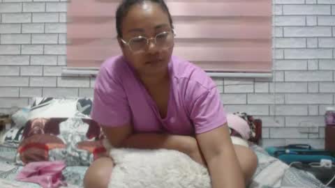Snapshot of lovelyquey chatting on February 6, 8:23 pm Angelquey online show from February 6, 8:23 pm