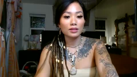 lovelyxmacii online show from October 24, 3:46 am