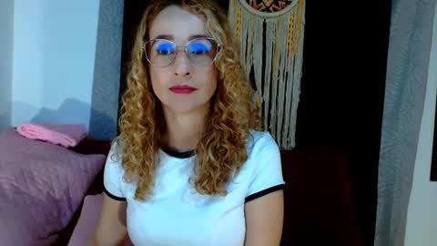 Snapshot of loving__lily chatting on March 6, 12:21 am loving online show from March 6, 12:21 am