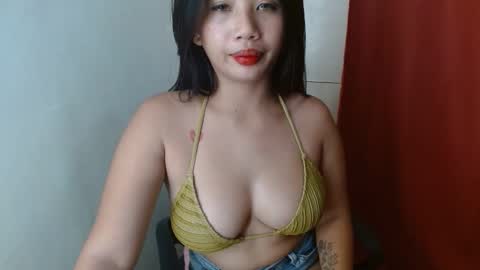 Snapshot of loving_ellah19 chatting on October 2, 10:09 am loving_ellah19 online show from October 2, 10:09 am