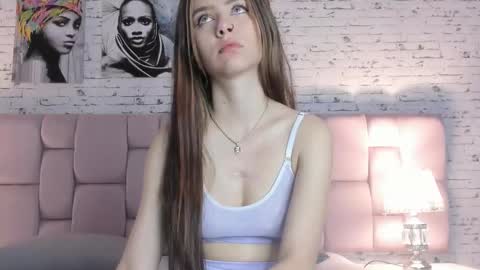 Snapshot of luanastonne chatting on October 12, 7:38 pm LuanaStonne online show from October 12, 7:38 pm