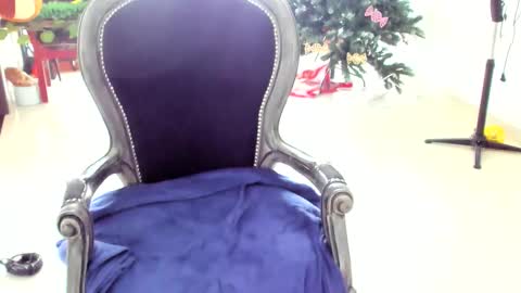 luara__01__lecat_1 online show from December 2, 6:10 pm