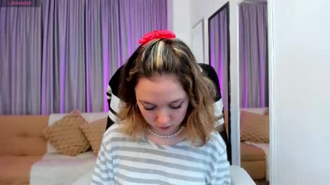 lucia_copper online show from October 27, 2:45 pm