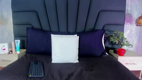 Snapshot of lucia_guzman chatting on September 17, 11:14 pm online show from September 17, 11:14 pm