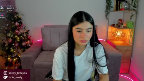Snapshot of lucia_sandy chatting on December 11, 6:20 pm Lu Intagramsandy fireeyes online show from December 11, 6:20 pm