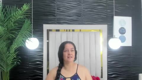 Snapshot of lucia_vonne chatting on January 21, 11:35 am Lucia Vonne online show from January 21, 11:35 am