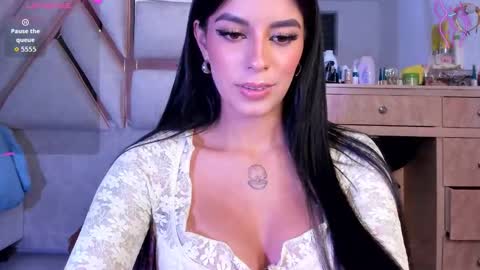 LuciaJhonnes online show from November 26, 1:50 am