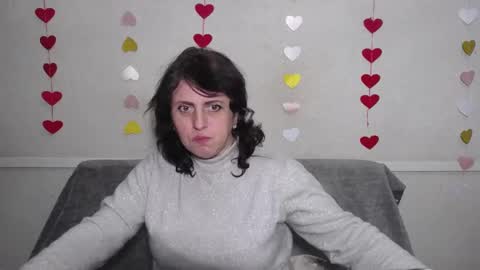 Snapshot of luciami chatting on February 19, 6:43 pm LuciaMi online show from February 19, 6:43 pm