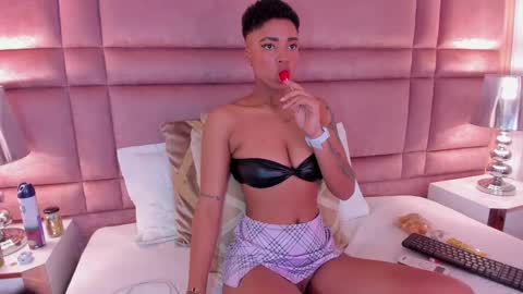  lucia wallace  online show from February 27, 10:42 pm