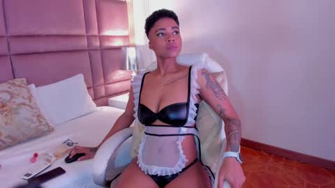  lucia wallace  online show from March 7, 12:15 am