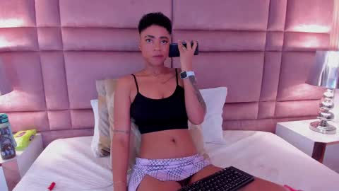  lucia wallace  online show from March 5, 11:27 pm