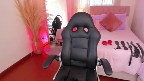     online show from October 13, 5:59 pm