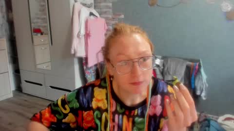 Snapshot of lucky_licky20 chatting on October 7, 4:39 am lucky_licky20 online show from October 7, 4:39 am