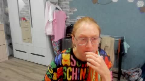 Snapshot of lucky_licky20 chatting on October 6, 4:29 am lucky_licky20 online show from October 6, 4:29 am