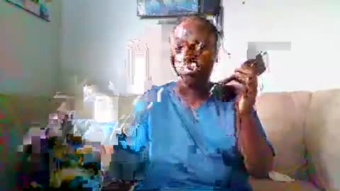 Snapshot of luckyawesome chatting on October 21, 5:11 am Crisiah online show from October 21, 5:11 am
