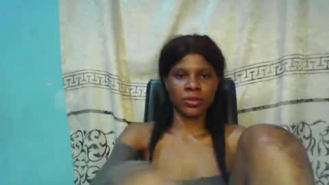 Snapshot of luckymadequeen chatting on March 1, 11:58 pm Gloria online show from March 1, 11:58 pm