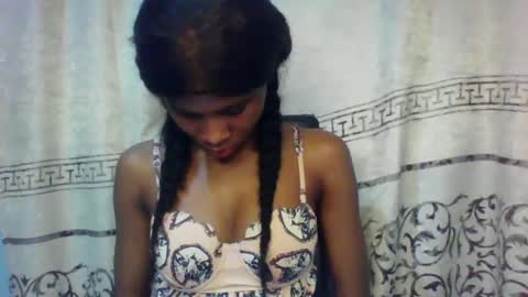 Snapshot of luckymadequeen chatting on January 28, 9:40 pm Gloria online show from January 28, 9:40 pm