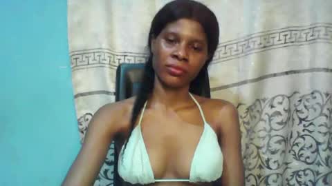 Snapshot of luckymadequeen chatting on February 24, 10:58 pm Gloria online show from February 24, 10:58 pm