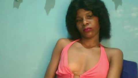 Snapshot of luckymadequeen chatting on October 3, 3:11 am Gloria online show from October 3, 3:11 am