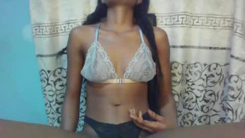 Snapshot of luckymadequeen chatting on January 10, 2:25 am Gloria online show from January 10, 2:25 am