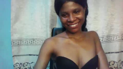 Snapshot of luckymadequeen chatting on March 5, 10:33 pm Gloria online show from March 5, 10:33 pm