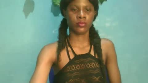 Snapshot of luckymadequeen chatting on October 8, 2:05 am Gloria online show from October 8, 2:05 am