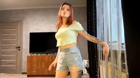 EmmaEmbers online show from April 26, 3:21 pm