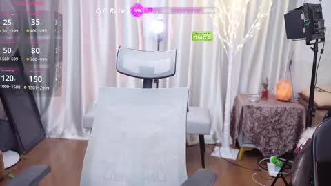 Lucy online show from December 14, 1:44 am