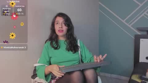 Snapshot of lucy_bluesea chatting on October 2, 1:21 am Lucy Herrera online show from October 2, 1:21 am