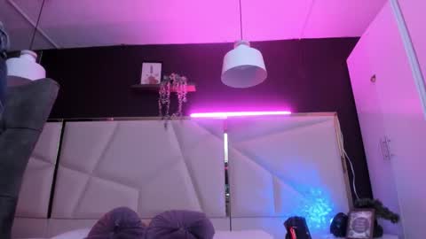 Snapshot of lucy_williiams chatting on September 10, 12:27 pm Lucy online show from September 10, 12:27 pm