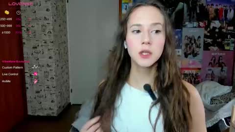 Snapshot of lucyrose33 chatting on October 14, 5:10 am Lucy Rose online show from October 14, 5:10 am