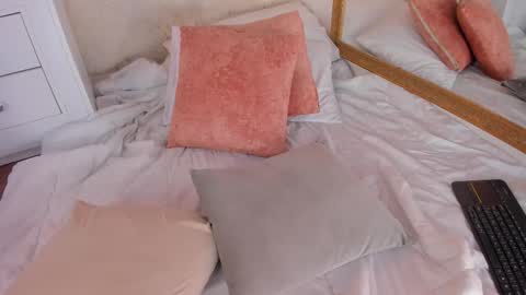 Lucy online show from October 18, 5:54 am