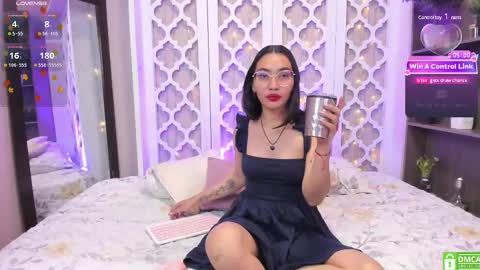 Snapshot of lucyy_liiu chatting on December 27, 8:07 pm Lucy Liiu online show from December 27, 8:07 pm