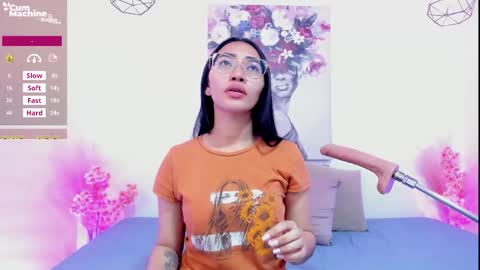 Lucy Liiu online show from November 18, 1:56 pm