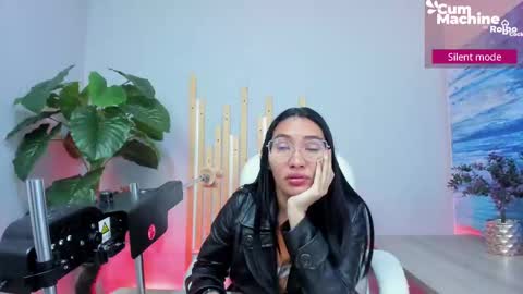 Snapshot of lucyy_liiu chatting on September 18, 1:09 pm Lucy Liiu online show from September 18, 1:09 pm