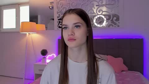 LuisaClover online show from March 31, 12:16 pm