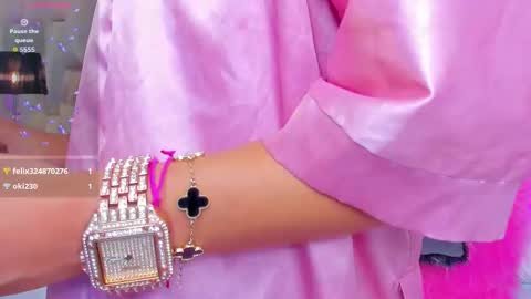 Luisa  online show from October 24, 6:15 pm