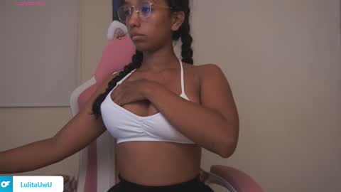 Snapshot of lulitauwu chatting on October 22, 3:44 am lulitauwu online show from October 22, 3:44 am