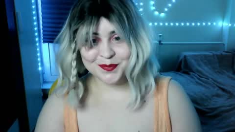 lulovia online show from April 8, 9:50 pm