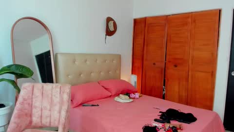 Lau  online show from November 20, 3:35 pm