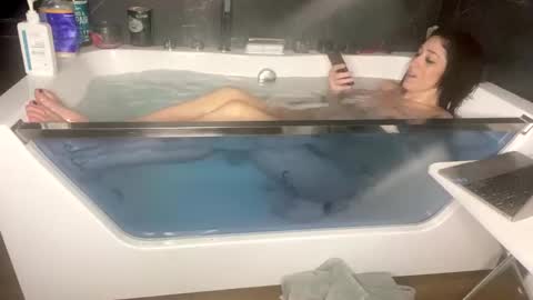 Lulu online show from January 19, 7:04 pm